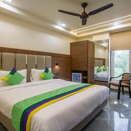 Treebo Royal Comfort New Delhi Luaran gambar