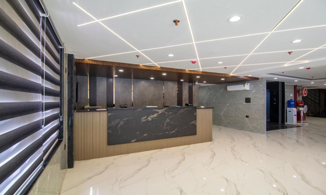 Treebo Royal Comfort New Delhi Luaran gambar