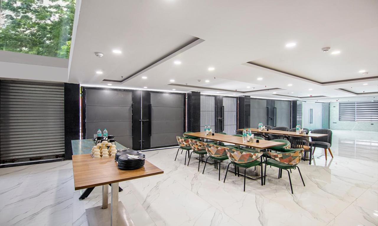Treebo Royal Comfort New Delhi Luaran gambar