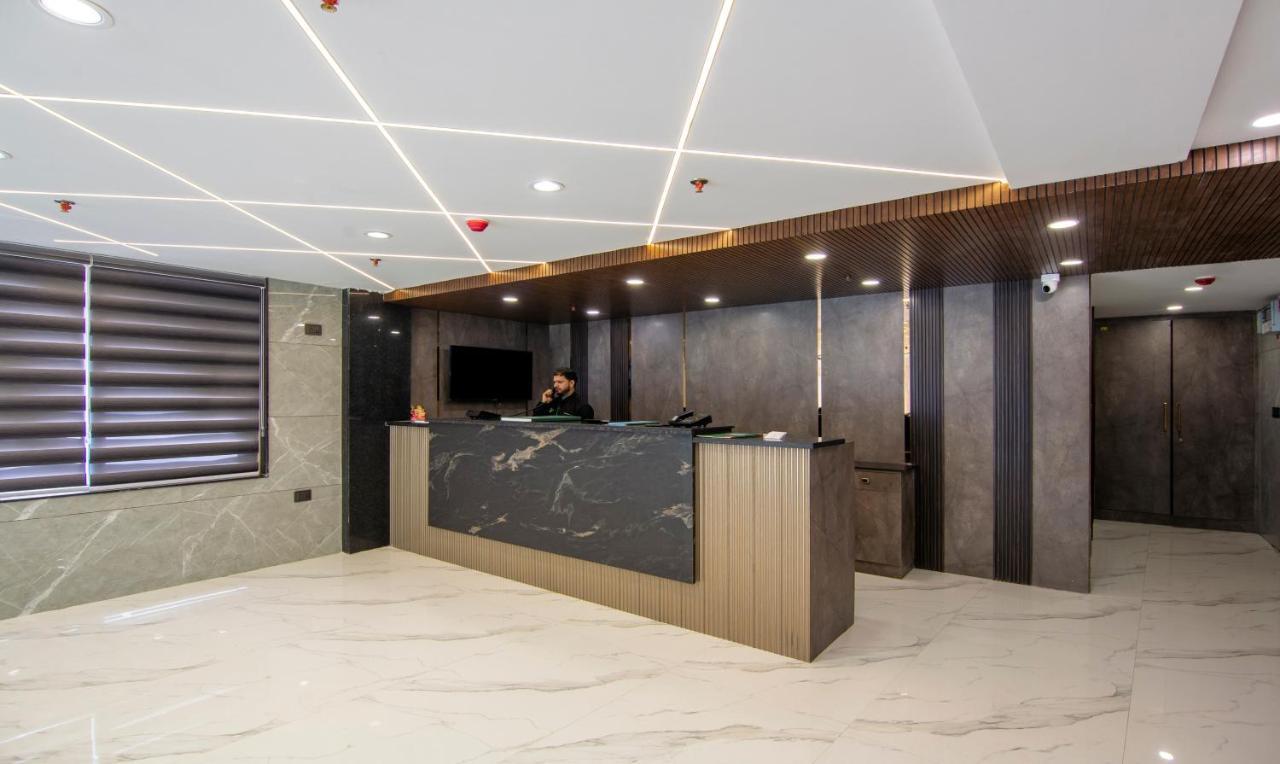 Treebo Royal Comfort New Delhi Luaran gambar