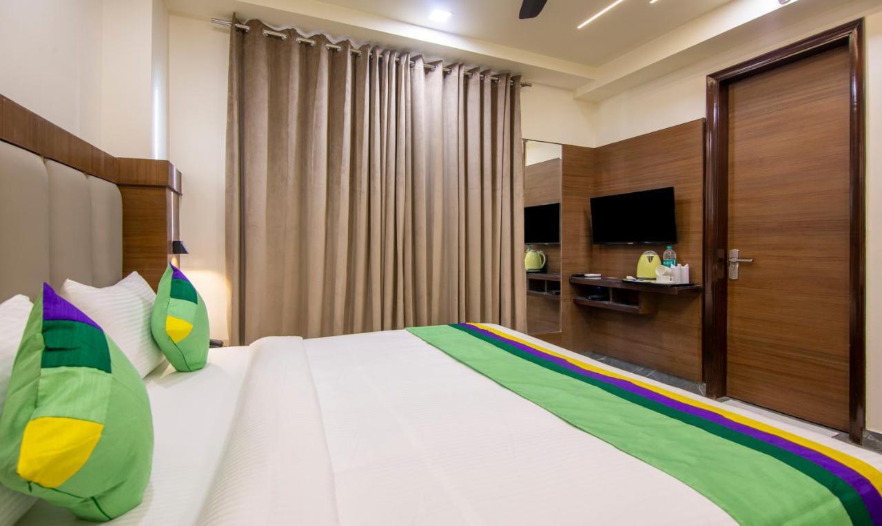 Treebo Royal Comfort New Delhi Luaran gambar
