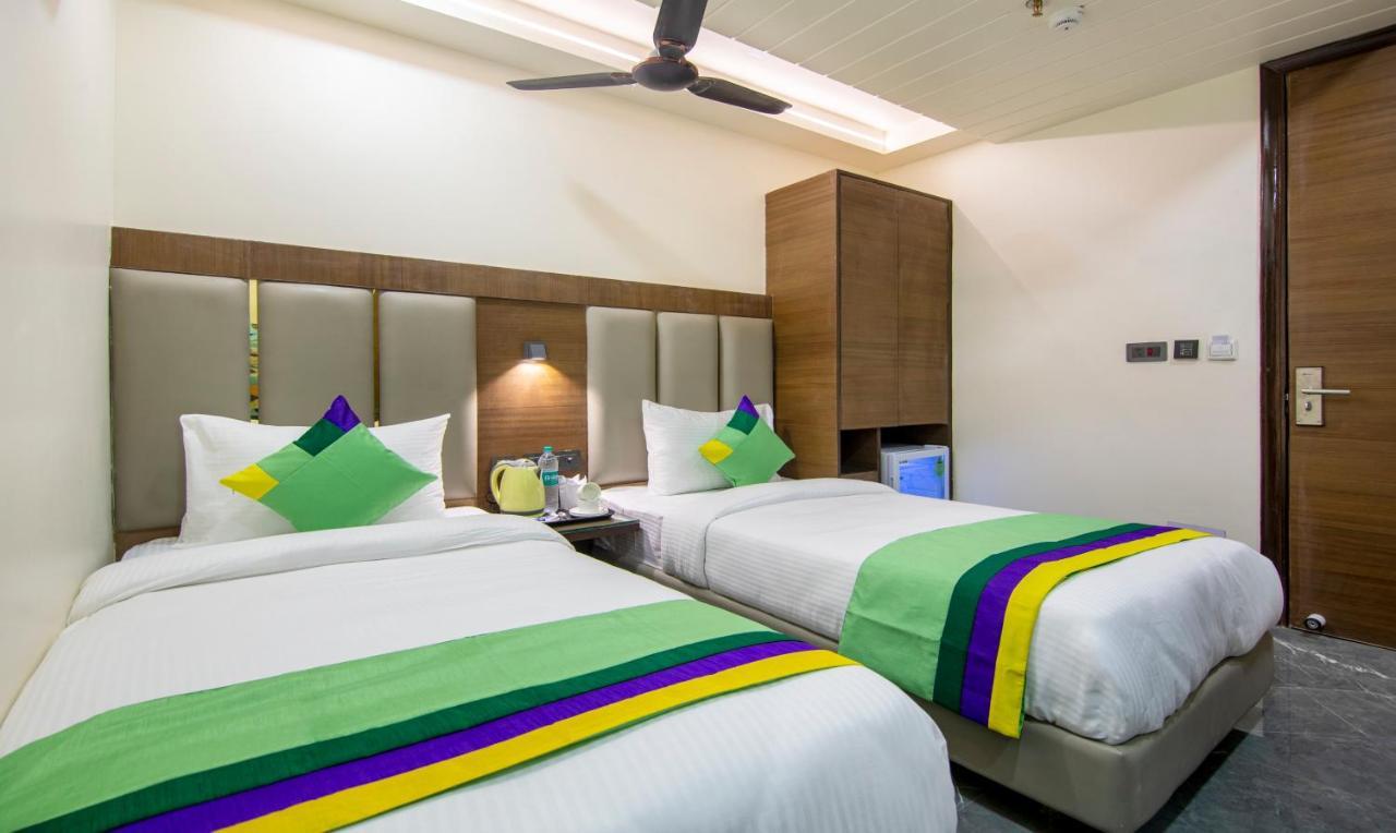 Treebo Royal Comfort New Delhi Luaran gambar