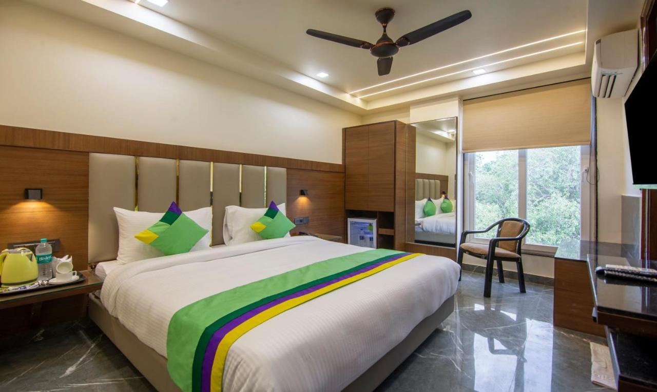 Treebo Royal Comfort New Delhi Luaran gambar