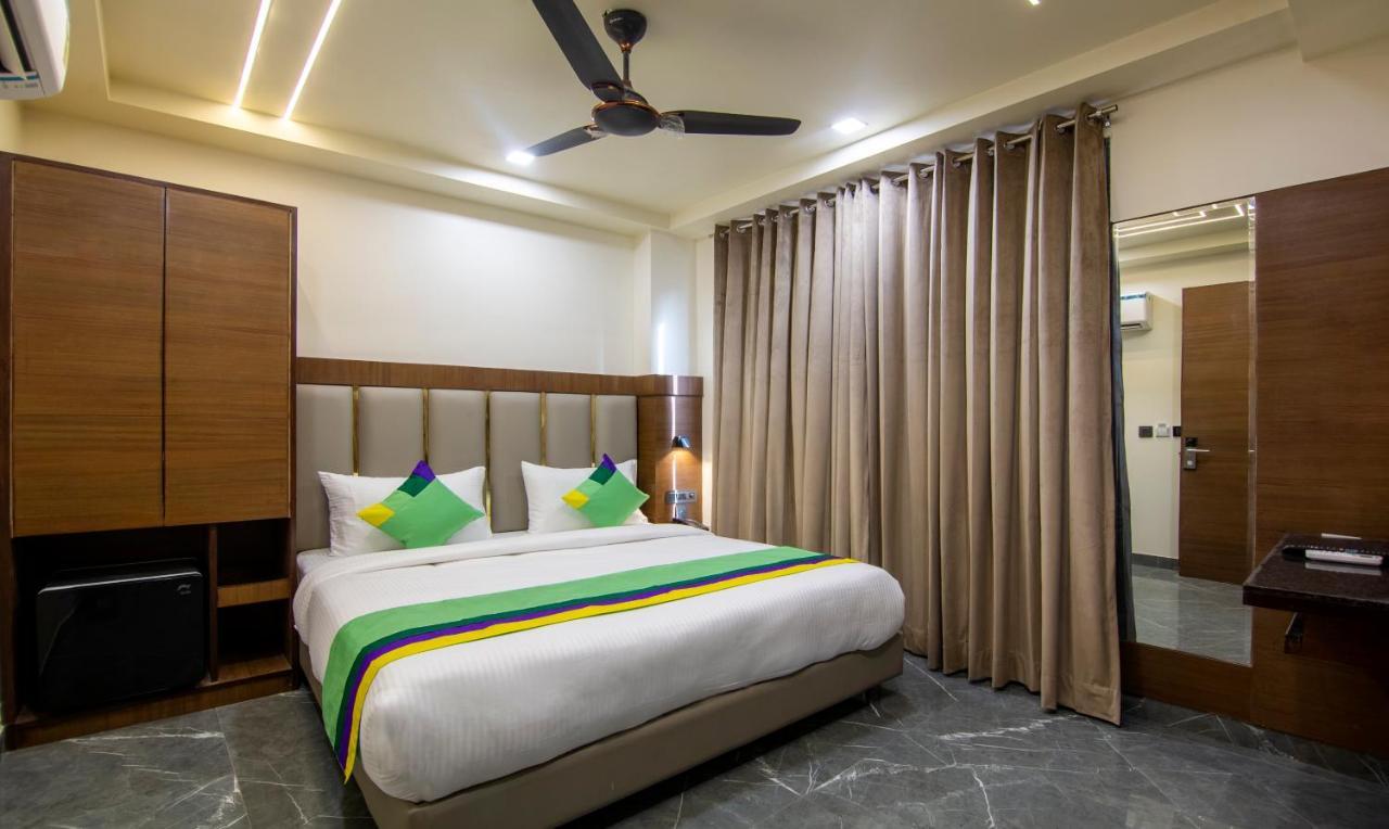 Treebo Royal Comfort New Delhi Luaran gambar